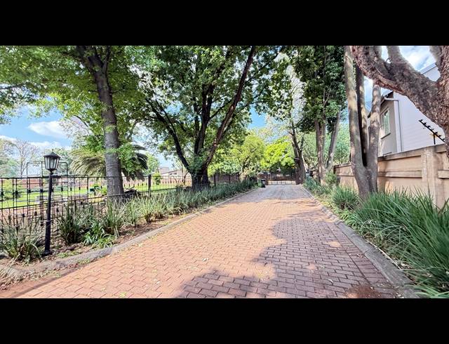 5 BEDROOM FREEHOLD FOR SALE IN LAKEFIELD